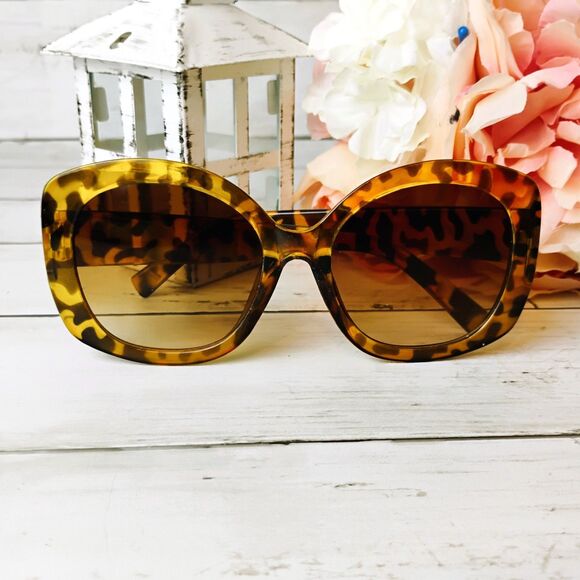 Cheetah Print NEW Fashion Sunglasses Large Lenses Fun, Funky - Picture 1 of 5